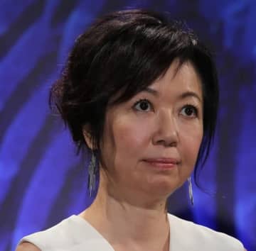 浅田美代子、自宅ガーデニングで咲いたブーゲンビリアや胡蝶蘭を公開。部屋の中のモンステラは巨大化して「ジャングル」状態に