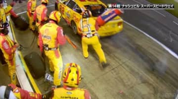 給油ホースに引き摺られた！米レースでピットクルーが危機一髪も「ナイスガスマン」ノーペナで送り出した“プロ業”に称賛の声