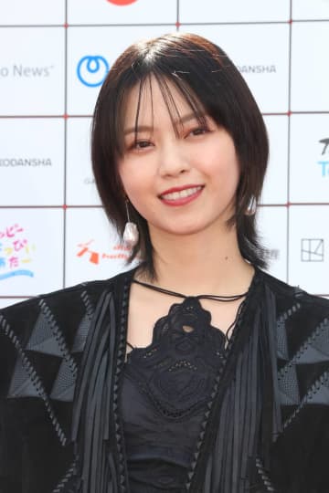国際映画祭レッドカーペットに西野七瀬が登場！ブラックドレスに大人の魅力が溢れまくり
