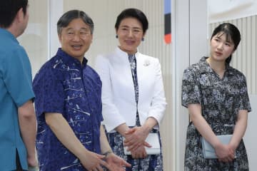 《着用当日に完売!?》雅子さま、愛子さまが沖縄でお召しになった“かりゆし”の「お値段」と「ブランド」