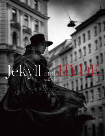HYDE、写真集『Jekyll and HYDE in Wien』発売記念パネル展を開催