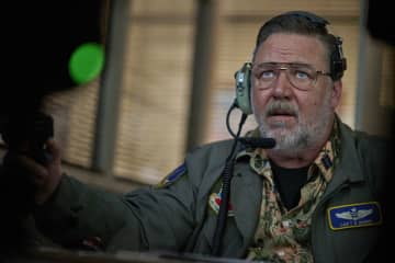 ラッセル・クロウが無人戦闘機の操縦士に　サバイバル・アクション「ランド・オブ・バッド」公開決定