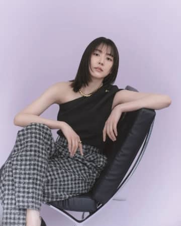 長澤まさみ、まばゆい“美デコルテ”大胆披露！『美的GRAND』表紙を飾る