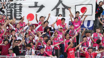 「可愛いが過ぎる」「次こそ勝利の女神に」岡山出身の元ミスお茶の水アナがユニフォーム姿で現地観戦