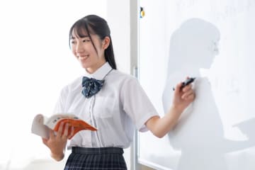 児童手当が「18歳」まで支給されますが、全部貯金しても「教育資金」としては足りませんよね？ 手当以外にどのくらい貯めたらいいでしょうか？