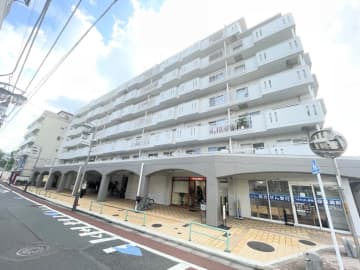 ハイネス富士見ヶ丘 7階｜「富士見ヶ丘」駅徒歩1分の駅近好立地。小・中学校至近。広々ルーフバルコニー付きで陽当たり・眺望良好な3方角住戸。
