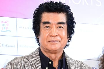 ベテラン俳優、美人3人娘とロケ報告　“見どころ紹介”に「理想的な親子」「娘さん可愛い」の声
