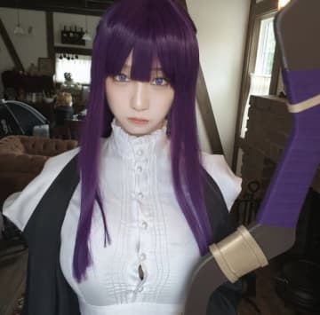 「ボタンがはち切れそう…」伊織もえ、フェルンのコスプレ姿が完成度が高すぎると話題沸騰「特別可愛い」