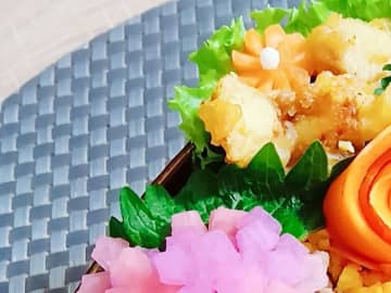 女性「年に一度だけ作ります」　『特製弁当』にトッピングされているのは？