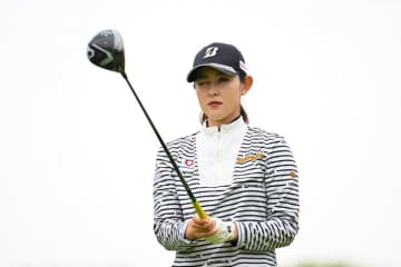 浜崎未来が初優勝に王手　宮澤美咲4差、青木香奈子ら5差で最終日へ