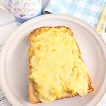 【朝から満たされる味わい】「カレー×みそ×卵が神バランス」「これ、週2で食べたい」コクうまトーストが話題です♪