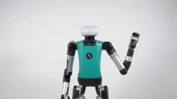 米Amazon、自分で配送車に乗って荷物を玄関先まで運ぶヒト型ロボットを開発中との報