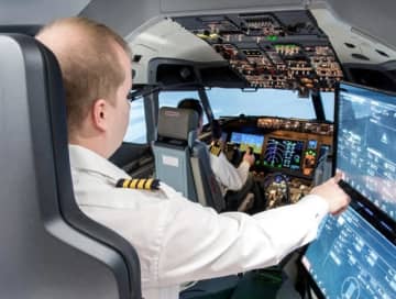 導入への準備が加速！スカイマーク 737MAXフライトシミュレーターを受領