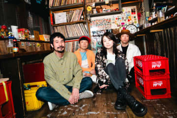 片平里菜バンド - ギター1本で日本3周目のシンガーソングライターが満を持してバンド形態のワンマンツアーを敢行