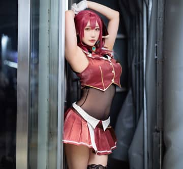 「透け衣装」でVTuber再現！人気コスプレイヤー「ポーズはかわいさとコミカルさを意識しました！」