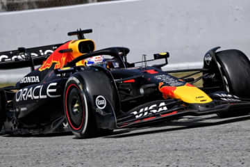 「他に誰かハードを履いた？」バランスを失い順位を落とし、大苦戦のフェルスタッペン【F1第9戦無線レビュー（2）】