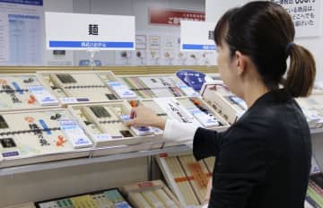 百貨店お中元、麺類が充実　コメ高騰で、商戦本格化