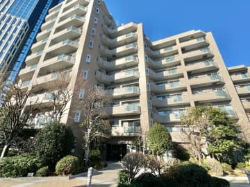 ハーモニーハイツ 4階｜「中野坂上」駅徒歩2分、駅直結。駅近ながら閑静な立地。南西向きで陽当たり良好な角住戸