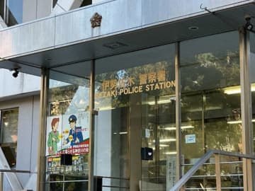 キャバクラで女性従業員に暴行疑い、横浜市議を書類送検　容疑を否認
