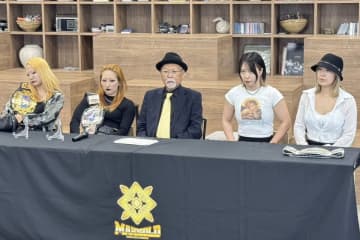 【マリーゴールド】桜井麻衣＆ちゃんよた　流出中のタッグ王座奪還へ気合…ロッシー小川氏を背負いスクワット！