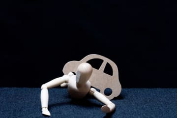 『車に轢かれる夢』の意味6選　人物やシチュエーション別の暗示とは？