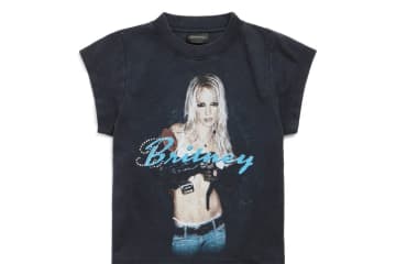 バレンシアガ×ブリトニー・スピアーズ限定ウェア、ポートレート＆手書き風サイン入りTシャツやパーカー