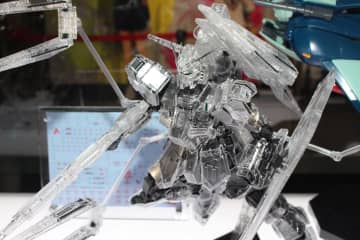 透明度の高いクリアパーツを採用したνガンダム！　「MG 1/100 νガンダム Ver.Ka [メカニカルクリア]」が発売！【ガンダムベース撮り下ろし】