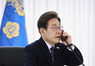 米国と韓国首脳、関税合意へ努力　初の電話会談