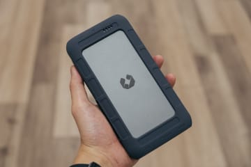 大容量の自分用ストレージが手のひらサイズに　ポータブルでも使えるNAS『UnifyDrive UT2』の実力を検証してみた