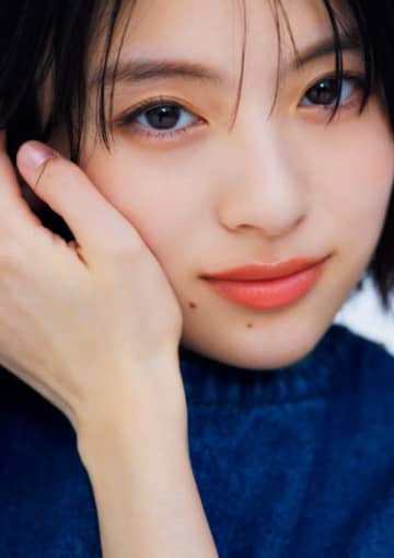 出口夏希、透明感たっぷりの美肌に釘付け！ヘルシー肌見せで涼やかな夏の装いを披露