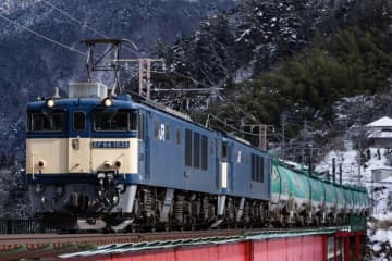 【消えゆく国鉄型機関車】さようなら、重連運用...東も“残り3機”「山男」EF64の今