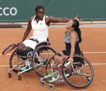 全仏、上地結衣組が2年ぶり優勝　車いすの部女子ダブルス