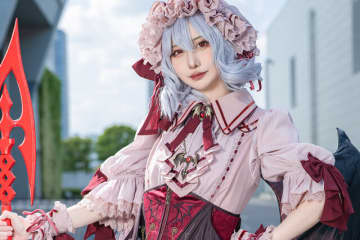 【コスプレ】蝙蝠の羽を大胆にあしらったデザインが秀逸！抜群のポージングで魅せるレミリアの妖美な雰囲気がお見事【写真8枚】
