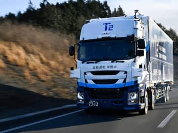 国内飲料大手4社と株式会社T2が協働　自動運転トラックによる製品輸送実証開始