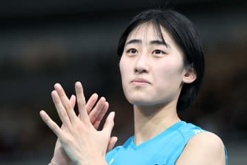 解説席の大友愛が娘・秋本美空の登場に動揺「どーしよ！×2」　女子バレー日本、セルビアに圧勝