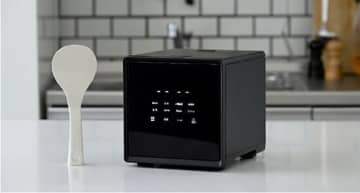 コンパクトでスタイリッシュ！ 山善の「キューブ型マイコンジャー炊飯器 2合炊き」