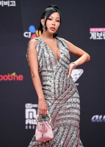 “豊胸”公表ジェシーのファンを暴行　韓国ラッパー・コアラが直筆で謝罪「他人のせいにもしない」