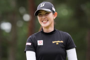 ＜中間速報＞浜崎未来が初Vへ首位キープ　ルーキー中村心ら2差追走