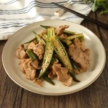 ご飯がモリモリ食べられる！「豚肉とオクラのにんにく炒め」