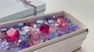 キラキラ宝石みたい♡紫陽花と雨粒が輝く、梅雨のアートアイスケーキが登場