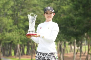 プロ5年目の浜崎未来が下部ツアー初優勝 2打差2位に中村心ら