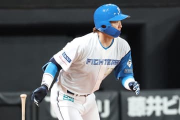 山崎福也、パ投手最長タイの交流戦5年連続安打　2点適時打にガッツポーズ…新庄監督も大喜び