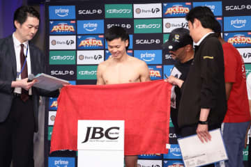 那須川天心まさかの全裸計量！　ロバート山本が股間隠し「僕のスッポンをさらさずに済んだ」