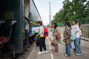 鉄道部門が受験生を応援、列車に専用車両　中国甘粛省