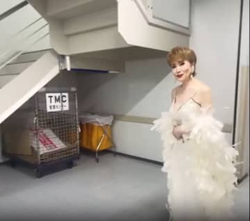 小柳ルミ子、約40年前のドレスを着用した姿を公開「素敵」「抜群のスタイル」の声