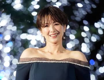 吉瀬美智子「お隣の席で偶然…」横綱との密着2ショットに反響「表情が彼女さん」「めっちゃくちゃ嬉しそう」