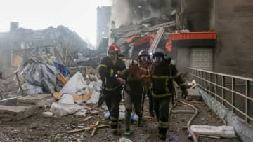 ウクライナ第２の都市ハルキウに攻撃、３人死亡　「最大規模の攻撃」と市長