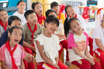 農村の子どもたちに音楽の翼　中国黒竜江省の小学校で合唱教室