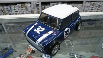 「1/10RC ミニクーパーレーシング (MB-01シャーシ)」、今なお多くのドライバーを虜にしている英国ホットハッチが登場！【タミヤ撮り下ろし】