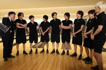『タイムレスマン』timeleszが“1ピンずつ増えていくボウリング”に挑戦　3時間以内に8人連続成功を目指す
